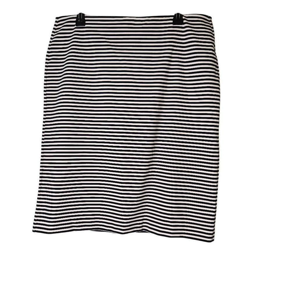 Garnet Hill black and white striped skirt. Size 14.